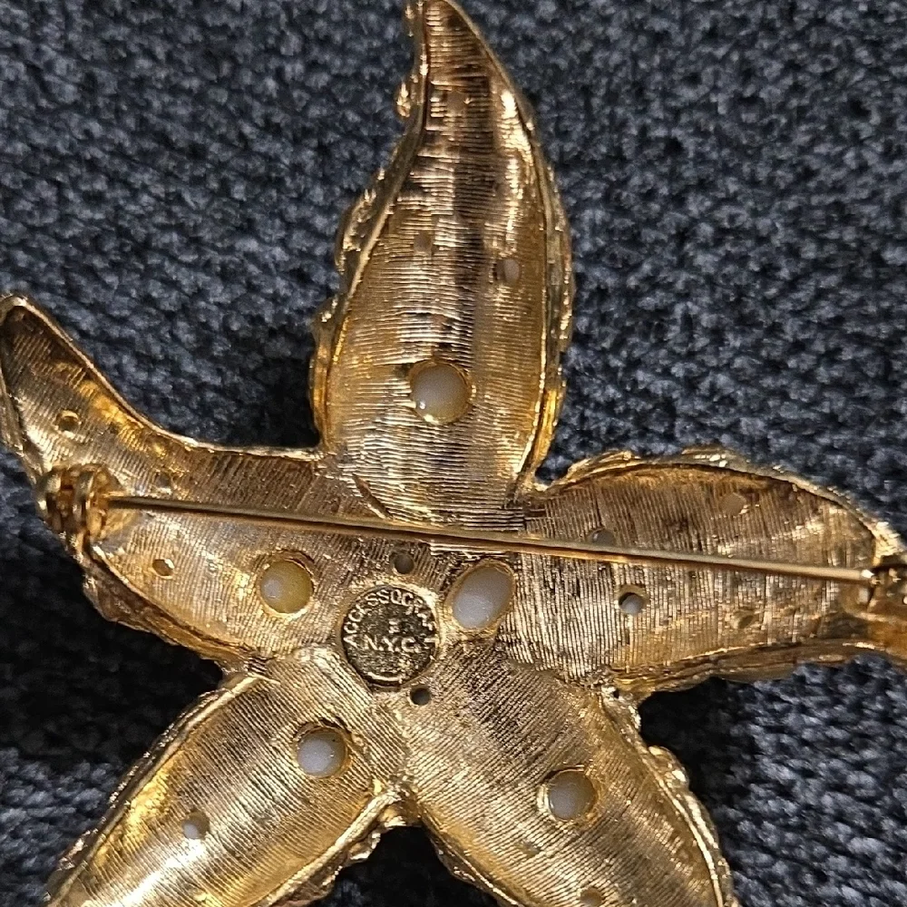 Rare Accessocraft NYC Signed Gold Tone Starfish, Faux Pearls Textured Brooch‎
